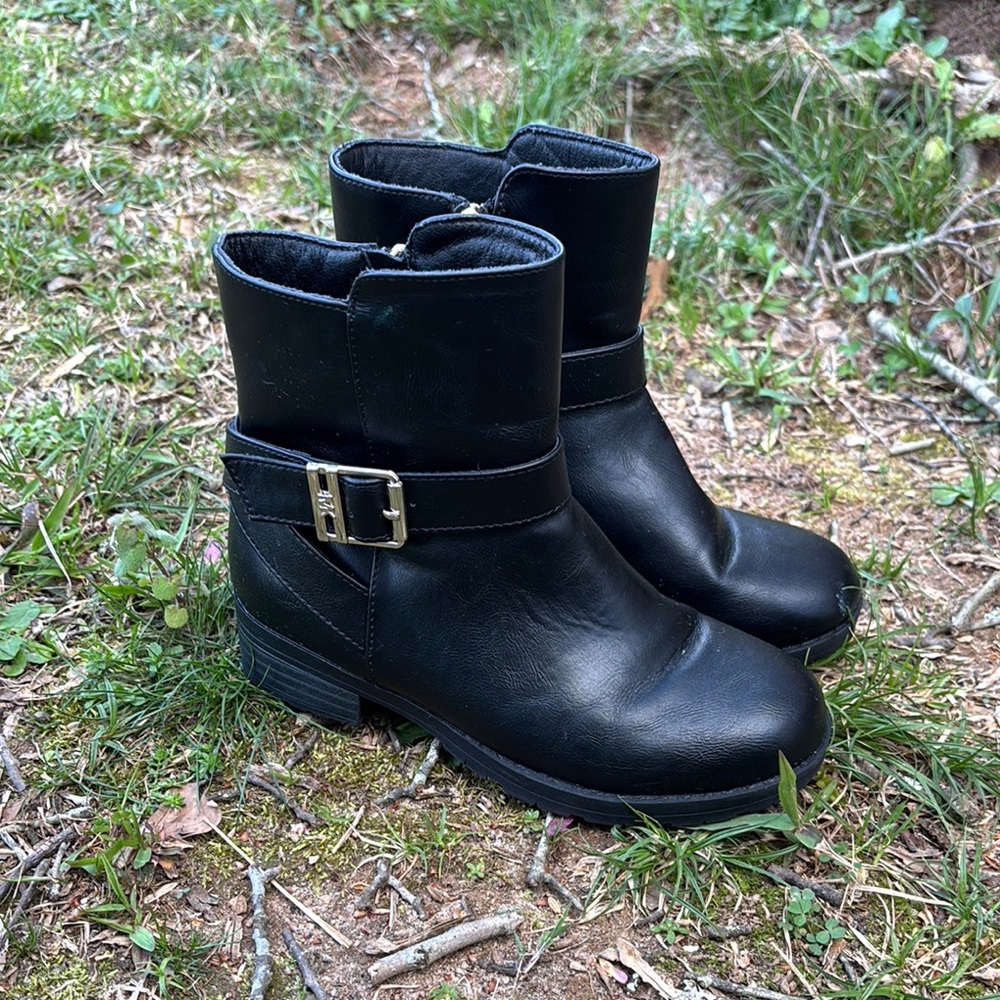 MICHAEL KORS  Black Ankle Boots with Gold Buckle and Side Zipper Girls Size 13